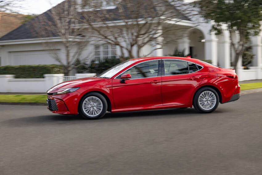 2025 Toyota Camry launched in Australia – D-segment sedan gets 2.5L hybrid, three variants; from RM116k 1819717
