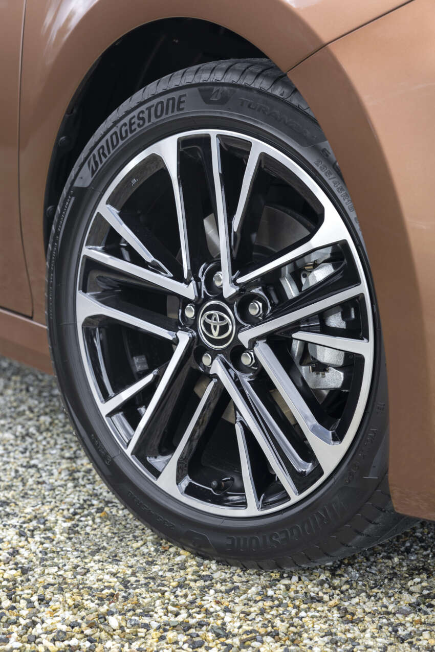 2025 Toyota Camry launched in Australia – D-segment sedan gets 2.5L hybrid, three variants; from RM116k 1819738