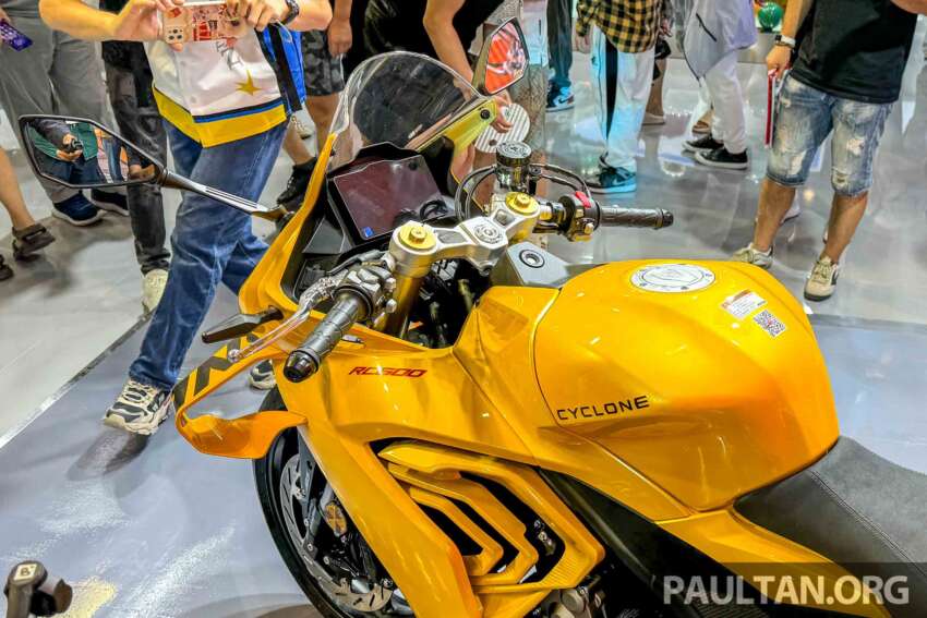 Cyclone RC600 Centennial Legend Edition di China – enjin empat silinder 550 cc, panel seperti jentera lumba 1824467