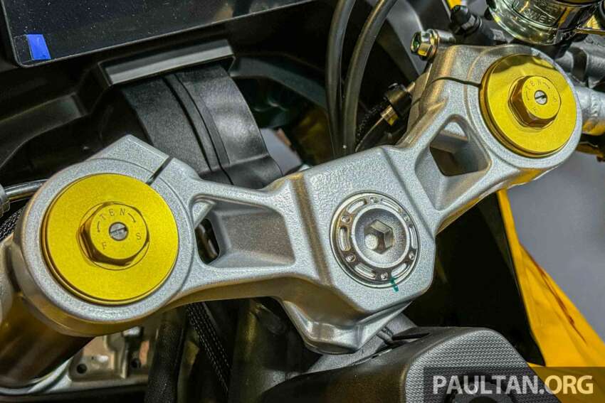 Cyclone RC600 Centennial Legend Edition di China – enjin empat silinder 550 cc, panel seperti jentera lumba 1824471