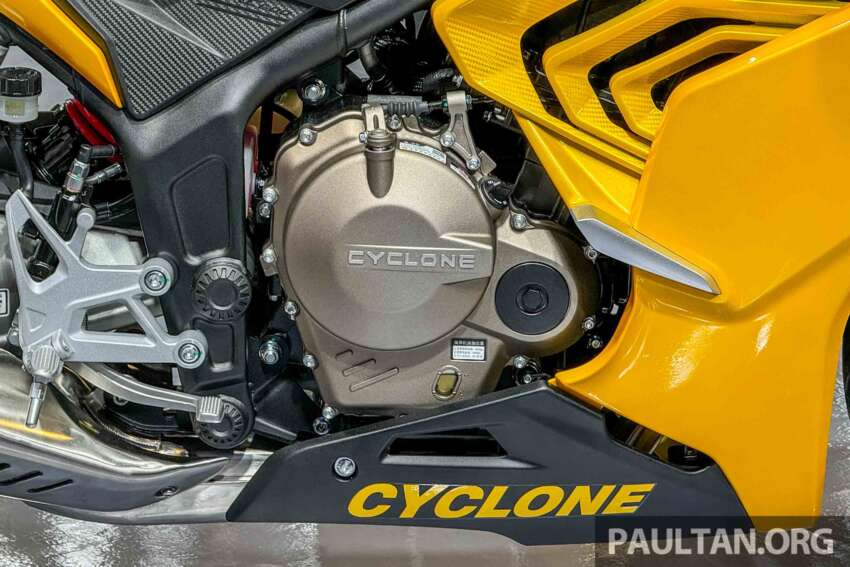 Cyclone RC600 Centennial Legend Edition di China – enjin empat silinder 550 cc, panel seperti jentera lumba 1824473