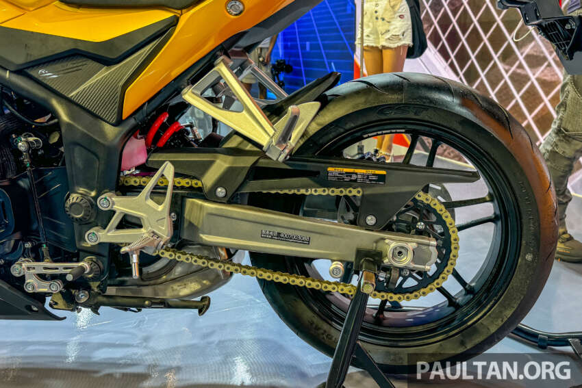 Cyclone RC600 Centennial Legend Edition di China – enjin empat silinder 550 cc, panel seperti jentera lumba 1824454