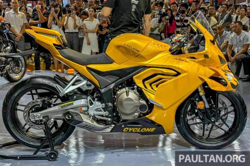 Cyclone RC600 Centennial Legend Edition di China – enjin empat silinder 550 cc, panel seperti jentera lumba 1824457