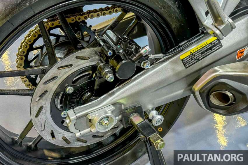 Cyclone RC600 Centennial Legend Edition di China – enjin empat silinder 550 cc, panel seperti jentera lumba 1824477