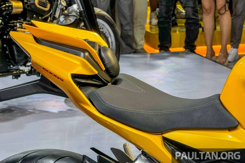 Cyclone RC600 Centennial Legend Edition di China – enjin empat silinder 550 cc, panel seperti jentera lumba 1824461