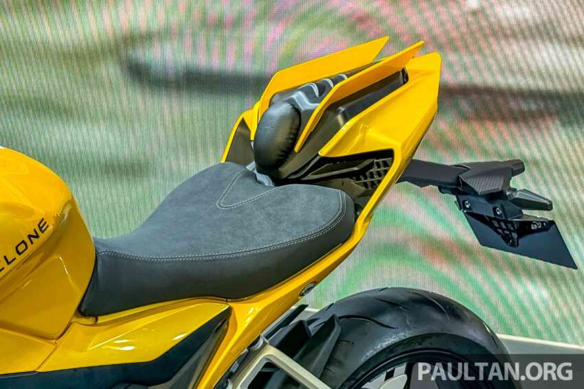 Cyclone RC600 Centennial Legend Edition di China – enjin empat silinder 550 cc, panel seperti jentera lumba 1824462