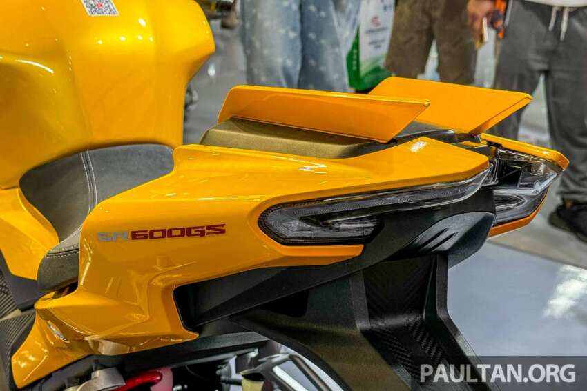 Cyclone RC600 Centennial Legend Edition di China – enjin empat silinder 550 cc, panel seperti jentera lumba 1824463