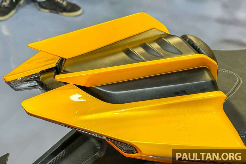 Cyclone RC600 Centennial Legend Edition di China – enjin empat silinder 550 cc, panel seperti jentera lumba 1824464