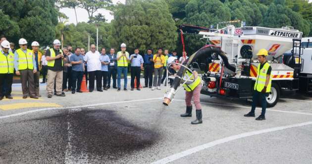 Selangor state government using Jetpatcher machine for road repair; just 15 minutes required per pothole