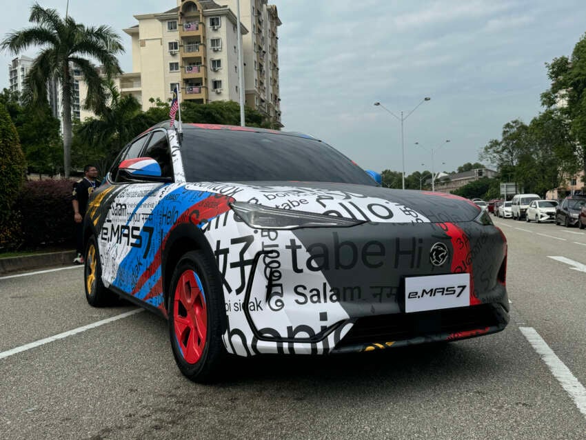 Proton eMas 7 EV debuts at Merdeka parade 1811991