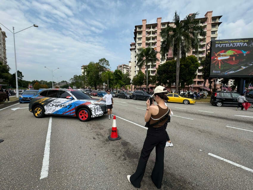 Proton eMas 7 EV debuts at Merdeka parade 1811994