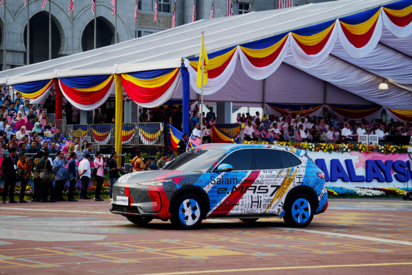 Proton eMas 7 EV debuts at Merdeka parade 1811984