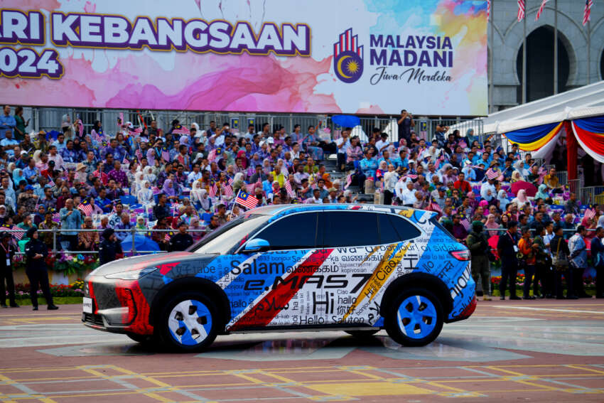 Proton eMas 7 EV debuts at Merdeka parade 1811987