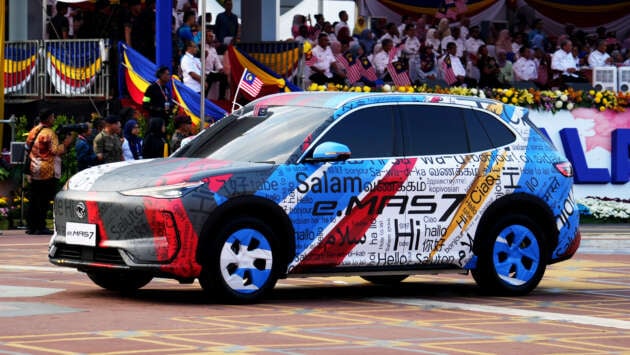 Proton eMas 7 EV debuts at Merdeka parade