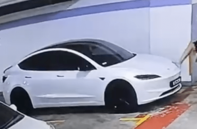 Tesla Model 3 gets kicked, spat on by passer-by – Malaysia needs anti-vandalism laws to curb these acts