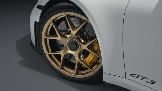 2025 Porsche 911 GT3 facelift debuts – 8% shorter gear ratios, chassis upgrades, Touring gets rear seats