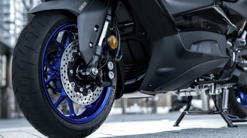 2025 Yamaha TMax Tech Max updated – Euro 5+, cornering ABS, facelift & new headlights for front end 1843689