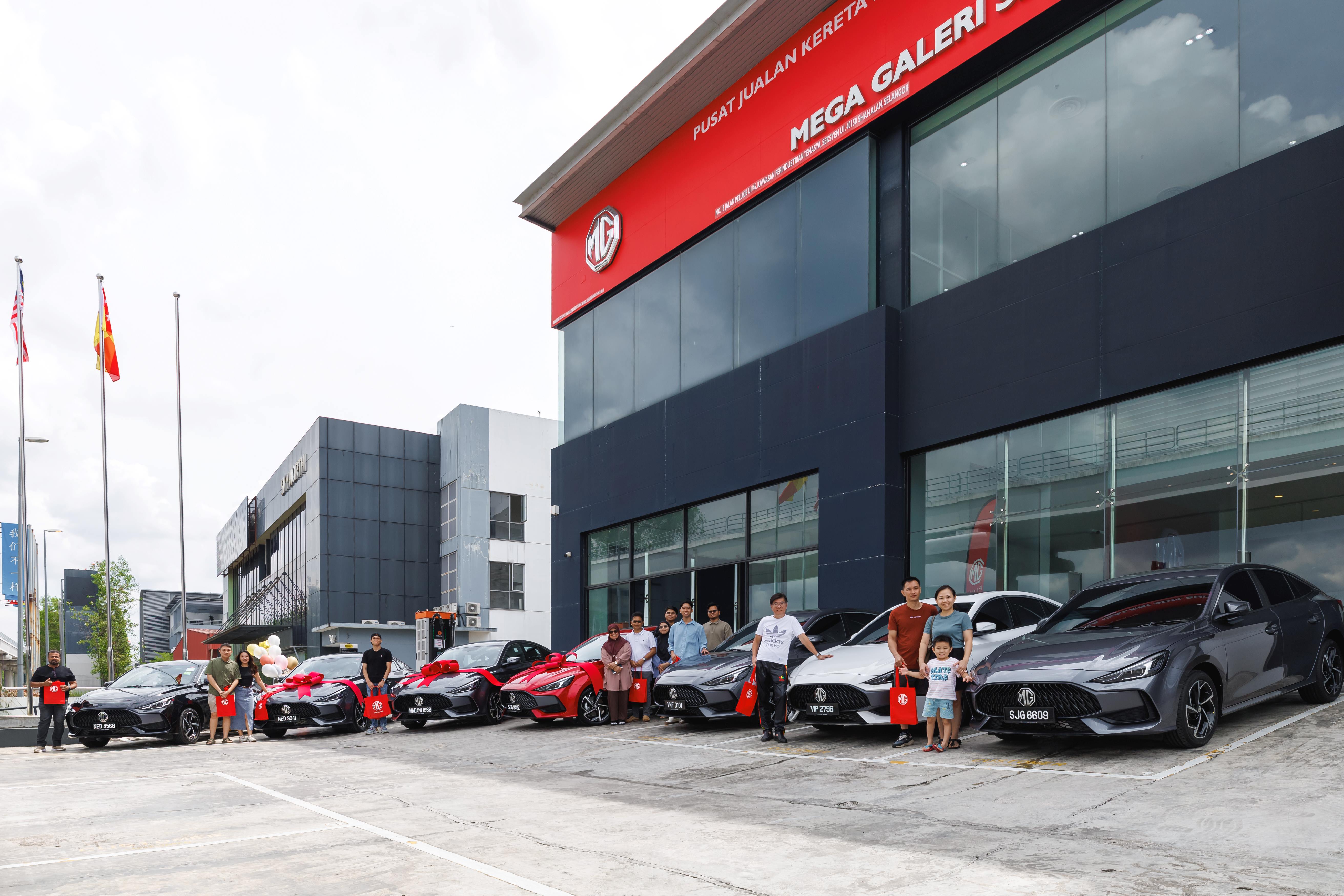 Over 20 MG5 owners receive cars at delivery event