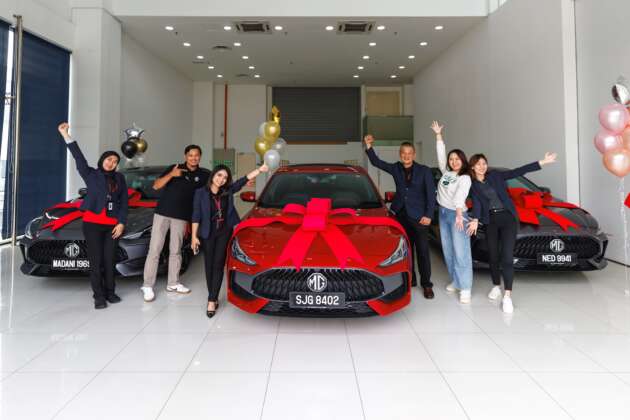 Lebih 20 pemilik baru MG5 dirai dalam satu majlis penyerahan yang diadakan di MG Motor Glenmarie