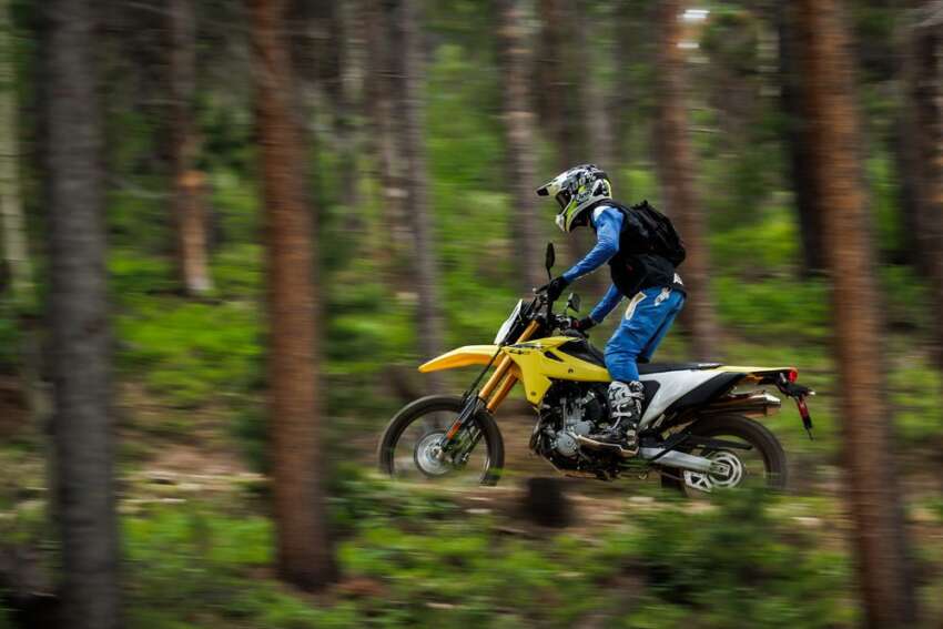 Suzuki DR-Z4S dan DR-Z4SM diperkenal – enjin satu silinder 398 cc, lima kelajuan, TC, ABS boleh tutup 1845715