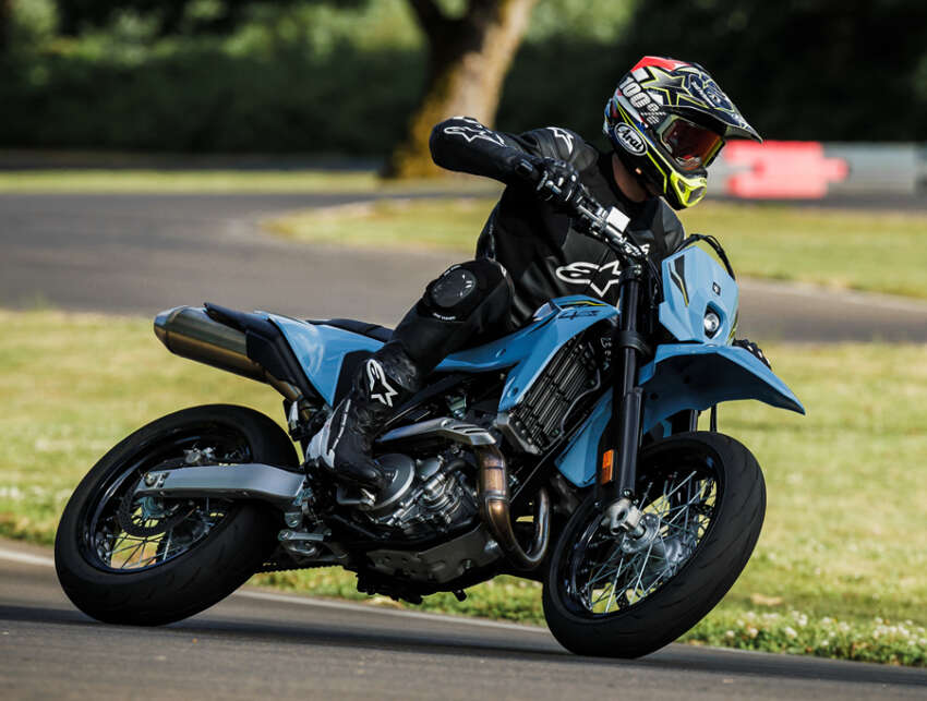 Suzuki DR-Z4S dan DR-Z4SM diperkenal – enjin satu silinder 398 cc, lima kelajuan, TC, ABS boleh tutup 1845731