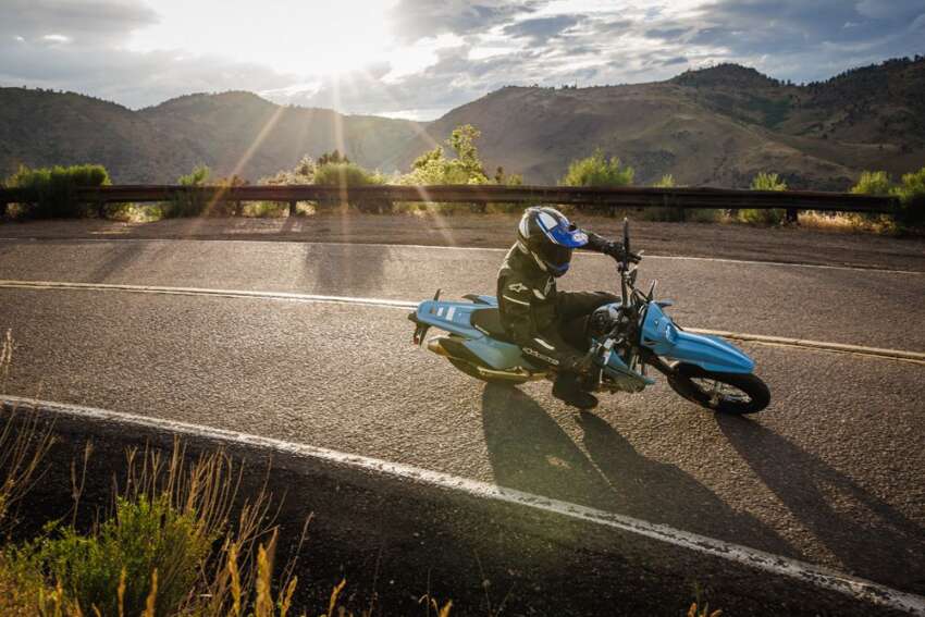 Suzuki DR-Z4S dan DR-Z4SM diperkenal – enjin satu silinder 398 cc, lima kelajuan, TC, ABS boleh tutup 1845733