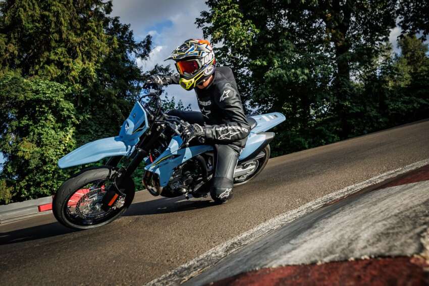Suzuki DR-Z4S dan DR-Z4SM diperkenal – enjin satu silinder 398 cc, lima kelajuan, TC, ABS boleh tutup 1845736
