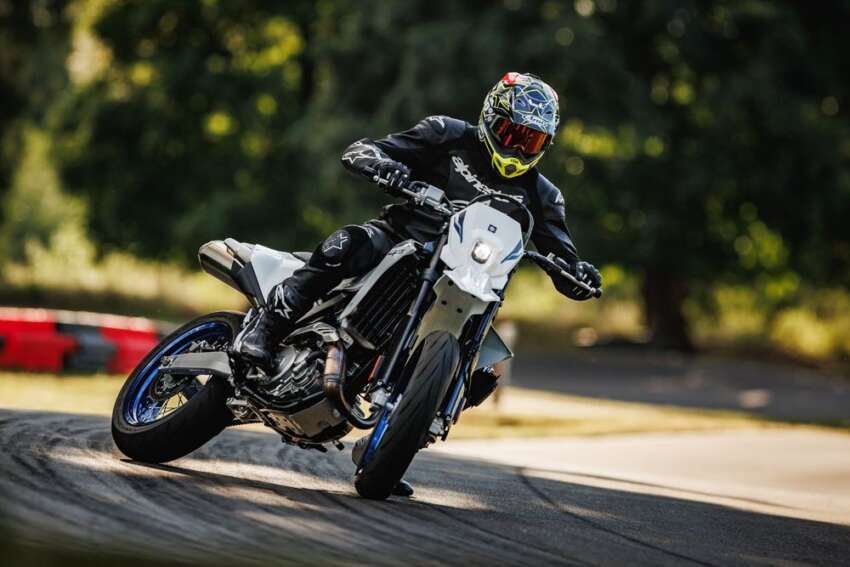 Suzuki DR-Z4S dan DR-Z4SM diperkenal – enjin satu silinder 398 cc, lima kelajuan, TC, ABS boleh tutup 1845738