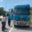 Lori treler dipandu lawan arus, pemandu ditahan polis