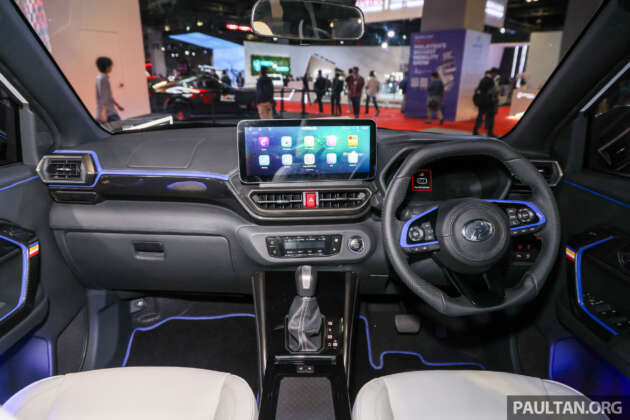 Perodua Ativa Fuze tampil di KLIMS 2024 — rekaan futuristik dengan lampu di luar, Sony PS5 di dalam