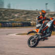 KTM 390 SMC R diperkenal – supermoto 398 cc kuasa 44 hp, 39 Nm, ABS dua mod, suspensi boleh laras