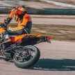 KTM 390 SMC R diperkenal – supermoto 398 cc kuasa 44 hp, 39 Nm, ABS dua mod, suspensi boleh laras