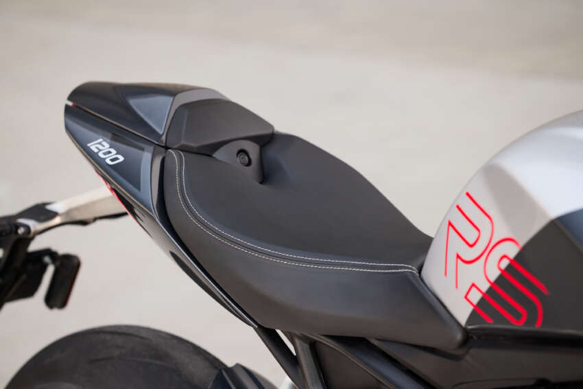 Triumph Speed Triple 1200 RS 2025 – kuasa bertambah menjadi 183 PS, 128 Nm, suspensi semi aktif Ohlins 1878202