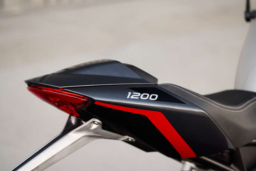 Triumph Speed Triple 1200 RS 2025 – kuasa bertambah menjadi 183 PS, 128 Nm, suspensi semi aktif Ohlins 1878203