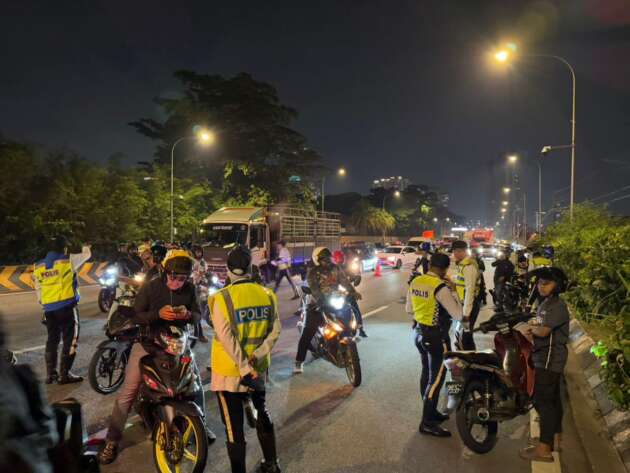 Polis KL serbu Mat Rempit dalam operasi khas – 1,500 kenderaan diperiksa, 5 penunggang motosikal ditahan