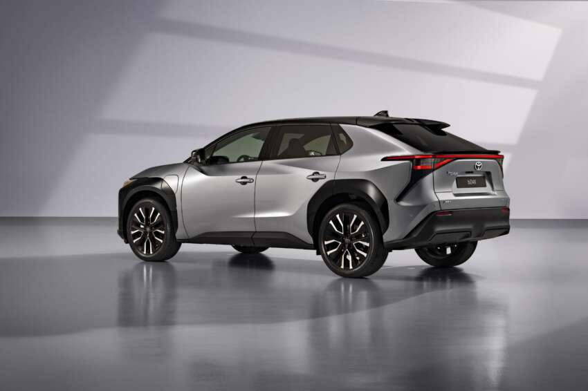 Toyota bZ4X <em>facelift</em> 2025 — SUV EV terima pengecas AC 22 kW, hingga 573 km jarak gerak, lebih kuasa 1890024