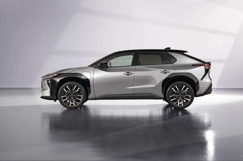Toyota bZ4X <em>facelift</em> 2025 — SUV EV terima pengecas AC 22 kW, hingga 573 km jarak gerak, lebih kuasa 1890025