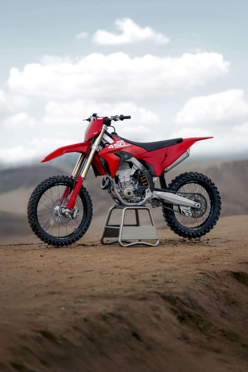 2025 Ducati Desmo450 MX is Borgo Panigale’s first motocross motorcycle, world-wide sale year-end 1897197