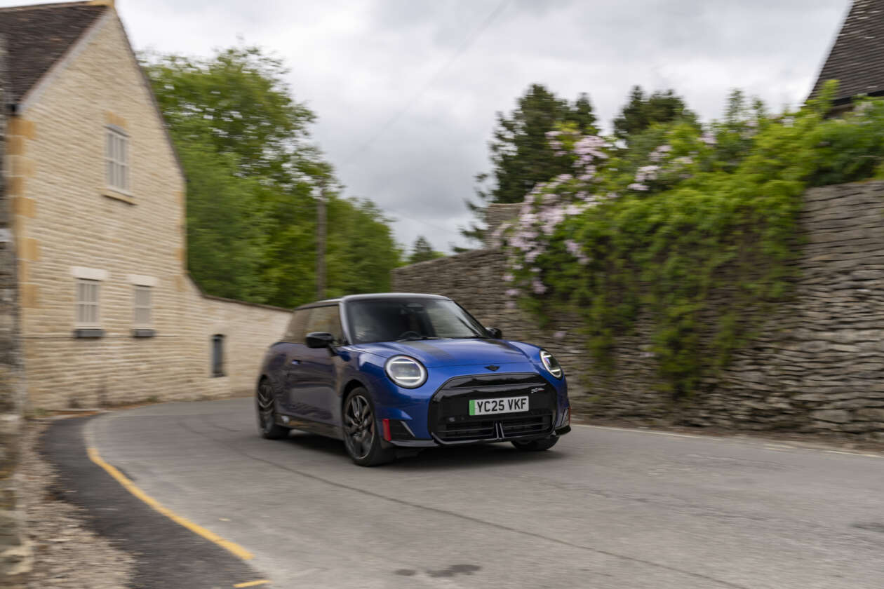 BF_MINI_JCW_Electric_Blazing_Blue_052025_00028 - Paul Tan's Automotive News