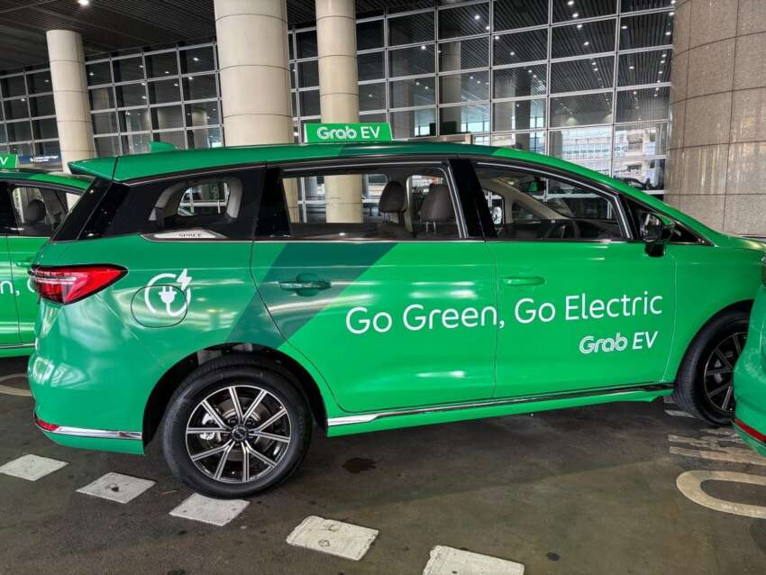 Grab Malaysia lancar perkhidmatan e-hailing EV dari KLIA – guna 10 MPV BYD M6 sebagai permulaan 1931350