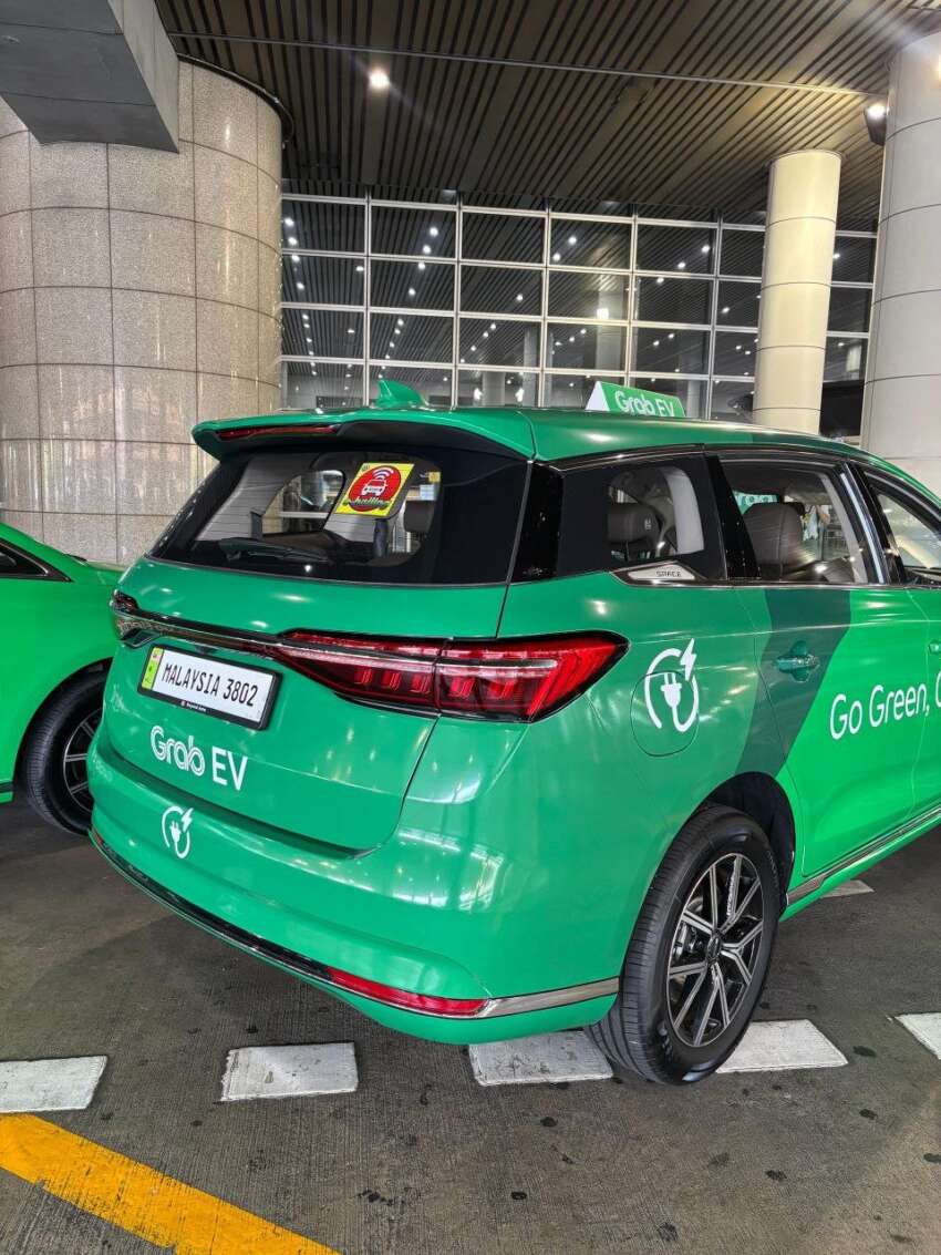 Grab Malaysia lancar perkhidmatan e-hailing EV dari KLIA – guna 10 MPV BYD M6 sebagai permulaan 1931344