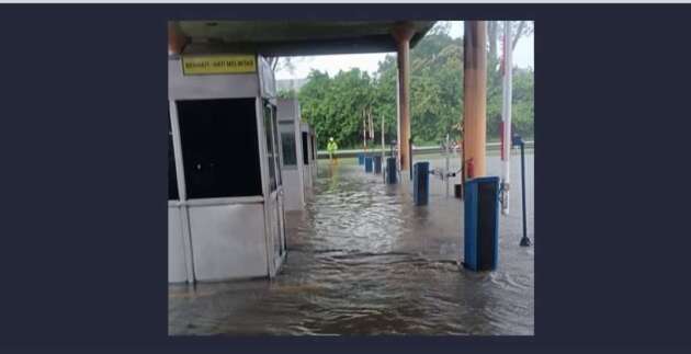 Plaza Tol Kemuning di Lebuhraya KESAS banjir pagi ini – beberapa lokasi di Shah Alam, Klang dinaiki air