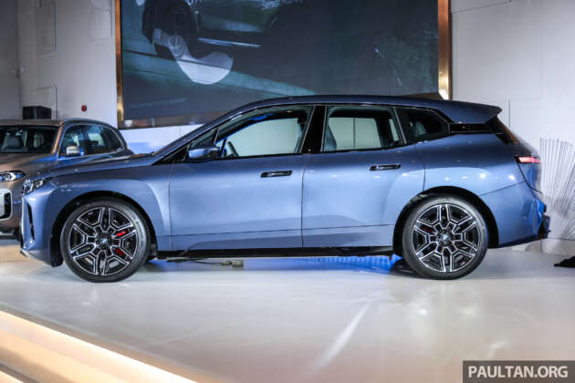 BMW iX facelift 2025 dilancar di Malaysia — xDrive45 dari RM426k, xDrive60 RM488k; jarak hingga 701 km