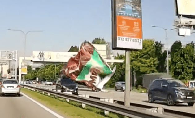 Billboard marquee falls on Federal Highway, wraps car