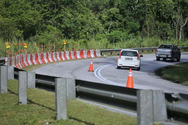 Lebuhraya Timur-Barat kini dipasang lampu jalan solar – siap sepenuhnya Sept ini, 385 lampu, kos RM3.32j