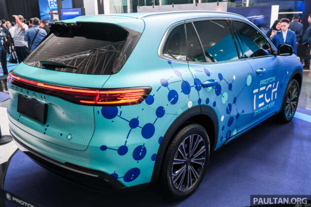 Proton eMas 7 PHEV buat kemunculan sulung; masih dengan pelekat penyamaran, bermula RM130k?
