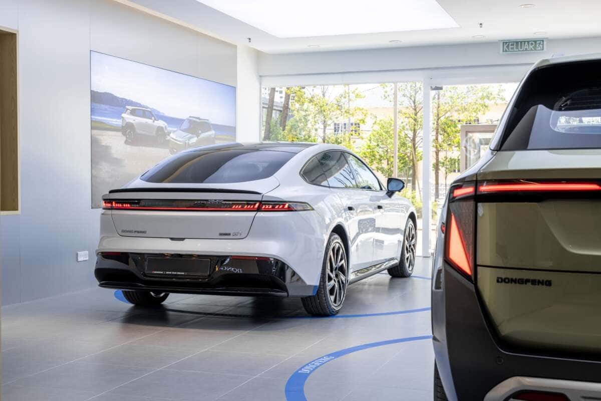 Dongfeng by Carro PJ Midtown showroom now open – come check out the 007 EV sedan and Vigo EV SUV