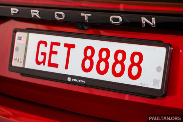 Teksi Madani gets new EV-style JPJePlate – GET series with white plate, red lettering and grey tag