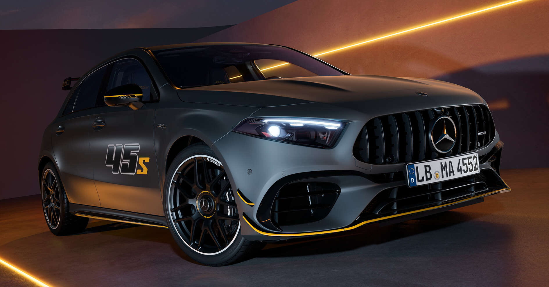 メルセデス・AMG 　Ａ４５Ｓ Mercedes-AMG A45S Final Edition - hot hatchback swansong for the