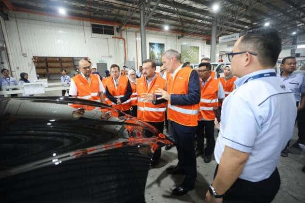 FM2 Amir Hamzah visits Sime Inokom, Kulim; 100% local staff, 530k cars made, 20% export, RM3 billion to vendors